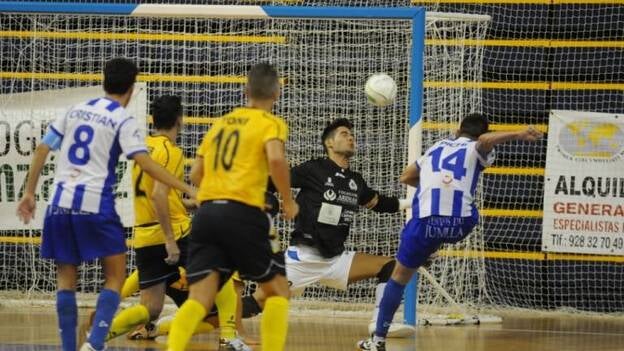 La falta de gol deja sin puntos al Colegios Arenas Gran Canaria (2-3)