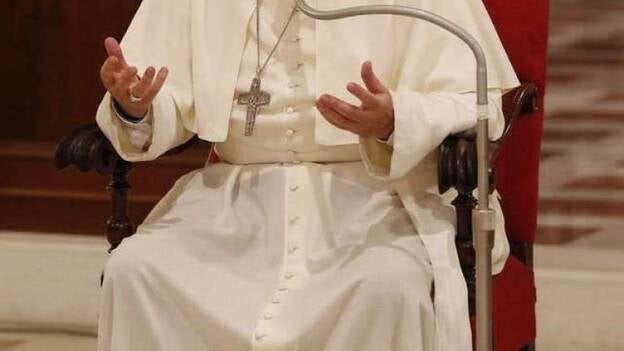 El papa aconseja a las madres que no planchen para sus hijos y así se casarán