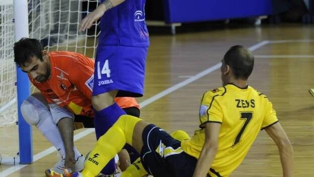 El Colegio Arenas lleva la iniciativa pero vuelve a caer derrotado