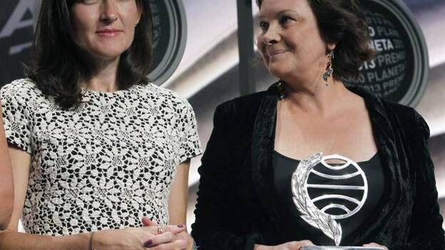 Clara Sánchez gana el Premio Planeta con una novela sobre la desconfianza