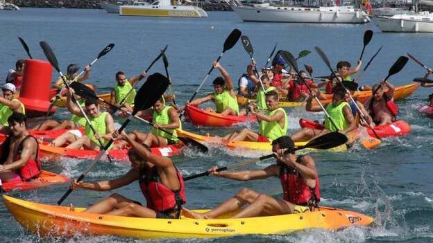 Piragüismo Findelverano en la playa de Las Alcaravaneras