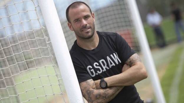 Apoño vuelve para poner orden