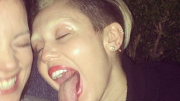 Miley Cyrus estrena imagen, ahora sin cejas