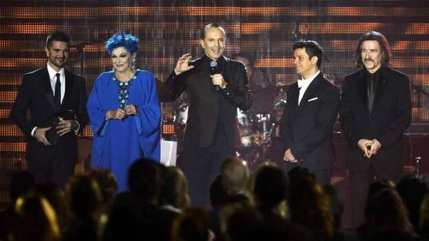 Sentido homenaje a Miguel Bosé