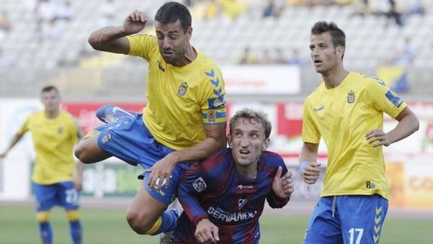 David García, baja hasta 2014