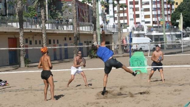 Tania Balagura y Jon Castellano ganan la liga de torneos americanos de tenis playa