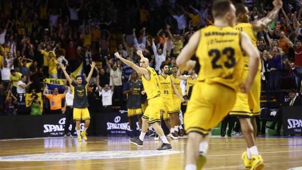 Oliver da sentido al despropósito