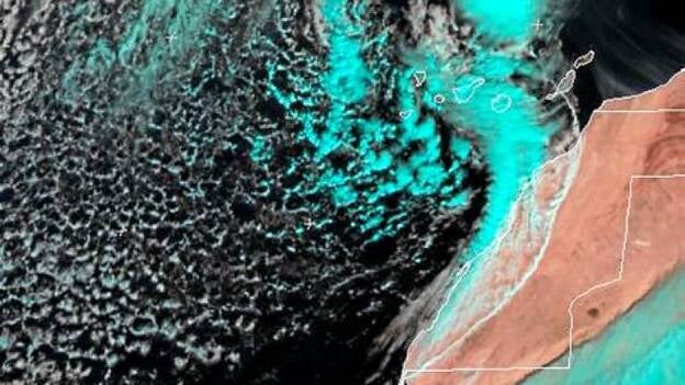 Una bolsa de aire gélido y nubes de 16 kilómetros de altura