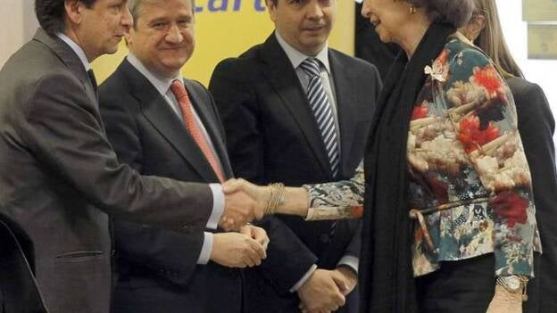 La Reina visita las nuevas instalaciones del grupo Correos