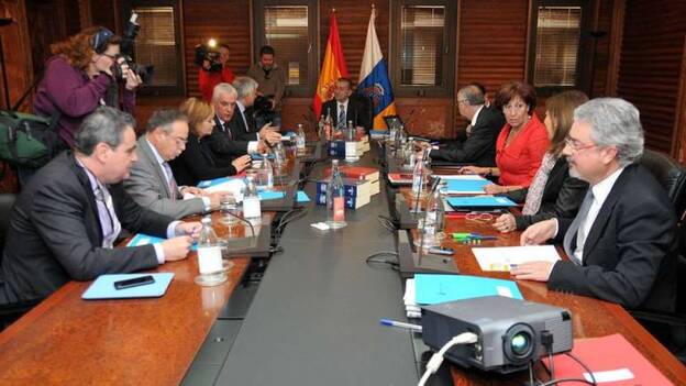 Paulino Rivero preside la reunión del Consejo de Gobierno