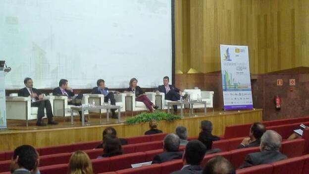 Administraciones públicas y expertos en tecnología analizan cómo hacer más eficientes los servicios a los ciudadanos