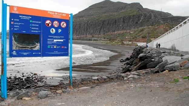 La playa de La Laja vuelve a estar apta para el baño