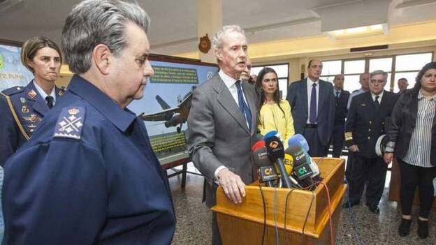 Rueda de prensa de Morenés en la Base de Gando
