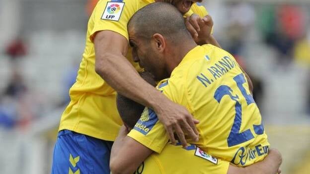 Importante victoria de la UD ante un complicado Sporting (2-1)