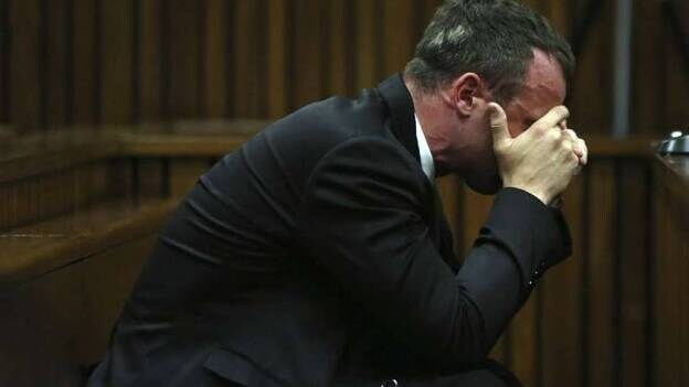 Pistorius comienza su declaración disculpándose ante la familia de su novia