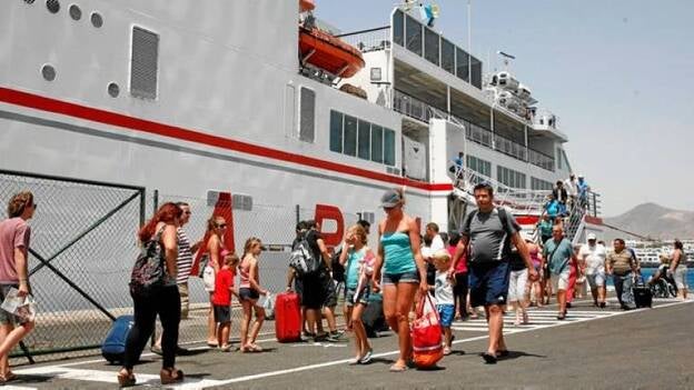 300.000 canarios viajarán entre islas en semana santa