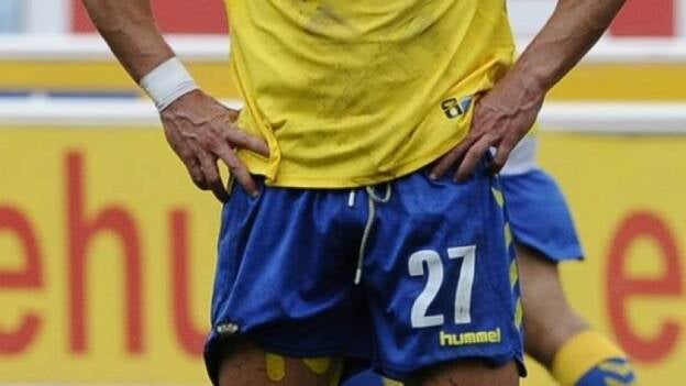 Asdrúbal se rompe para un mes