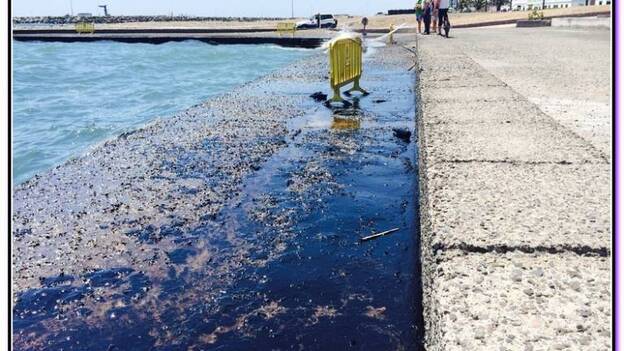 Cerradas varias playas del sur de Gran Canaria por un vertido de petróleo