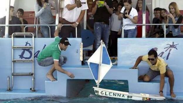 El viento y el mar llevan a Brasil a la maqueta que pretendía emular a Colón