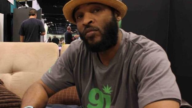 El rapero Christ Bearerse se mutila el pene y salta por la ventana