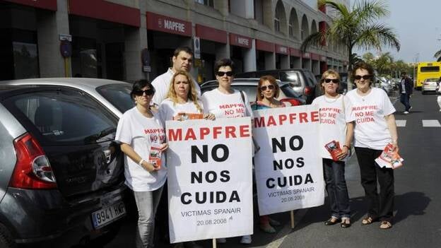 Protesta ante Mapfre por el trato a las víctimas de Spanair