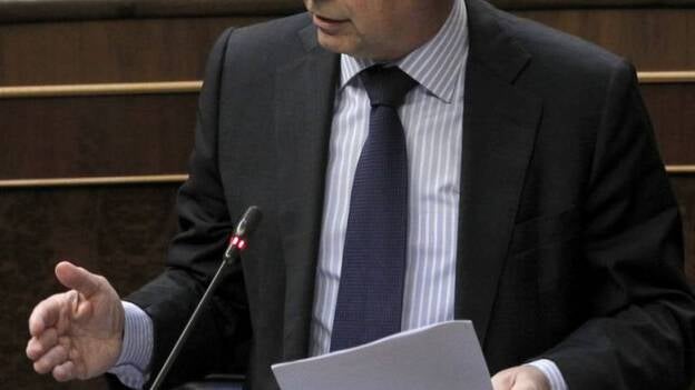 Montoro anuncia la reducción de los tramos del IRPF de siete a cinco a partir de enero de 2015