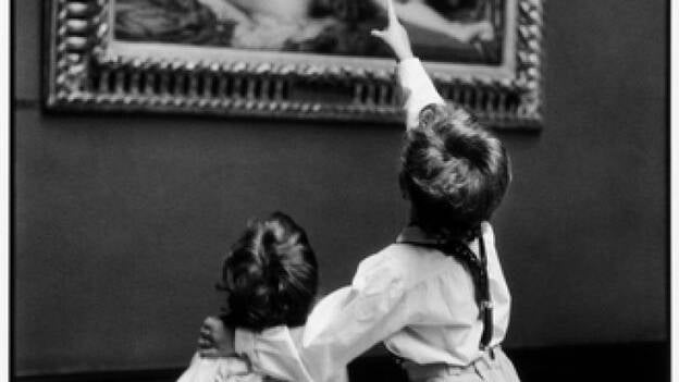 Alécio de Andrade, 40 años retratando la vida del Louvre