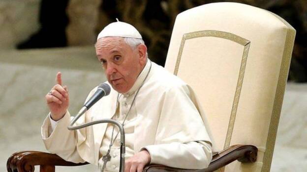 El papa, enfadado por la lujosa comida en el Vaticano durante las canonizaciones