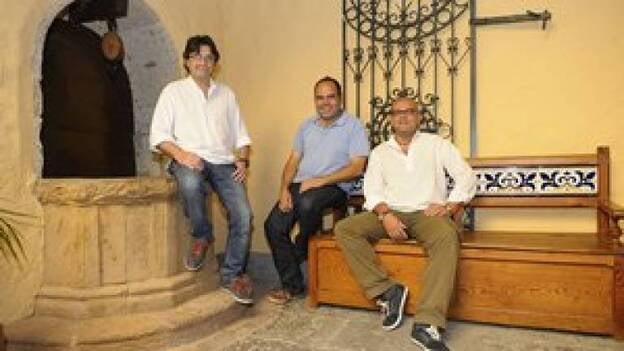 El trío que reinventa a la perra Chona