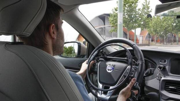 Conductores parapléjicos podrán conducir con un guante inalámbrico