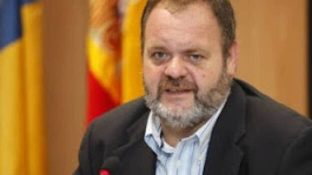 Bañolas acusa a Bravo de estar "teledirigido por Soria" en su apoyo a los sondeos