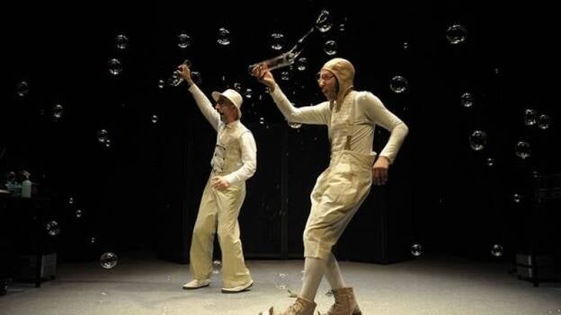 El Auditorio de Teror se llena de las mágicas y etéreas pompas de jabón con el montaje ´Clinc!´