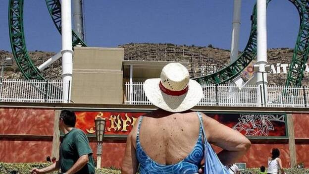 Fallece un joven al caer desde una atracción en Terra Mítica