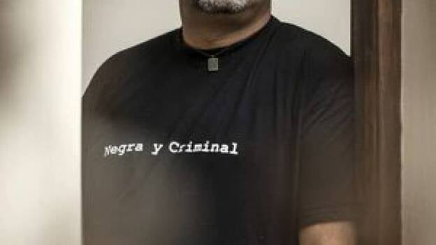 Alexis Ravelo: "Si yo pongo en una novela droga en Elcano, no se lo cree nadie"