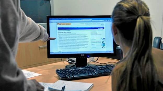 Si vive sola, tenga luces encendidas por la noche