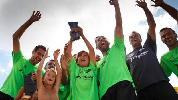 El equipo Rider, brillante campeón del ‘Rider Sandals Beach Soccer Tour’