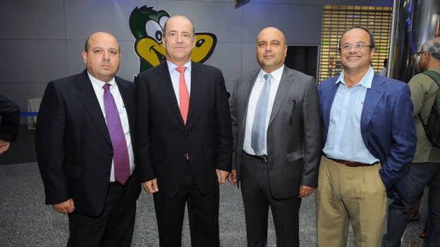 Hiperdino, en el centro comercial El Muelle