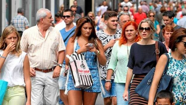 La apertura dominical atrae a más de 100.000 personas