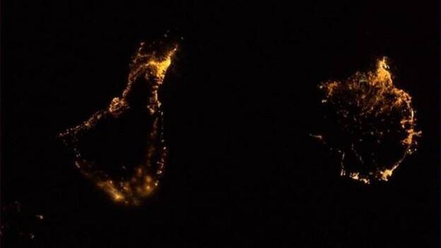 Tenerife y Gran Canaria de noche, desde la Estación Espacial
