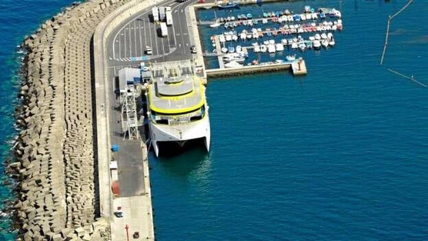 Puertos posibilita la entrada de una segunda naviera en Agaete