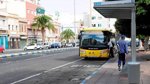 El PSOE acusa a Sabroso de inflar los datos de guaguas