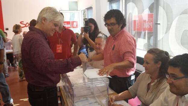 Pérez: "Han convertido una fiesta de la democracia en una fiesta de la 'tarjetocracia'"