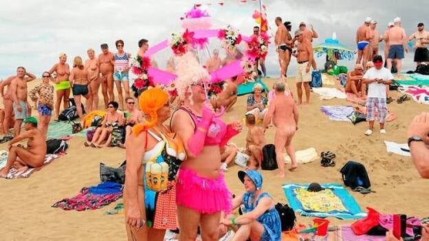 Maspalomas se rinde al colorido carnaval alemán