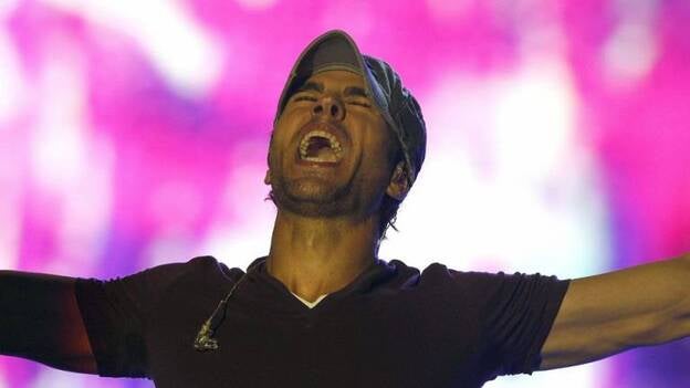 Enrique Iglesias seduce Barcelona