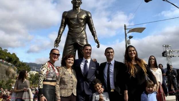 Ronaldo se convierte en un gigante de bronce