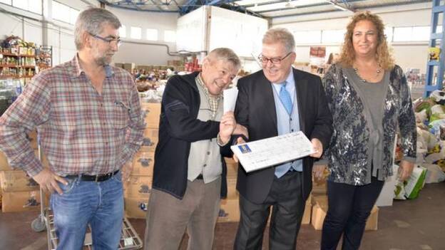 Cheque a la Casa de Galicia