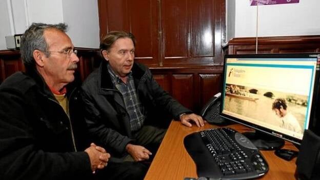 Canarios que abren puertas fuera