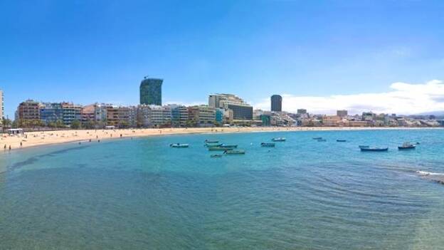 Ingresa en prisión por resistirse a que lo identificaran por bañarse desnudo