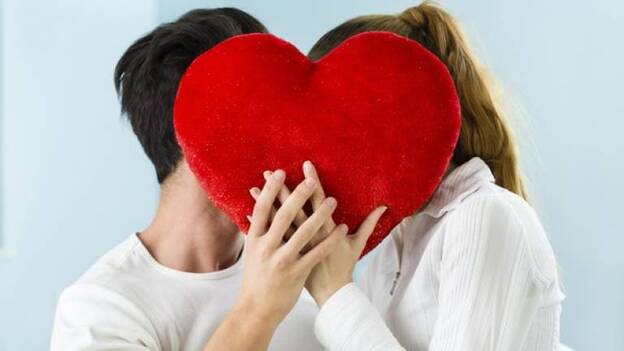 Las parejas españolas pueden ahorrarse hasta 200 euros viajando después de San Valentín