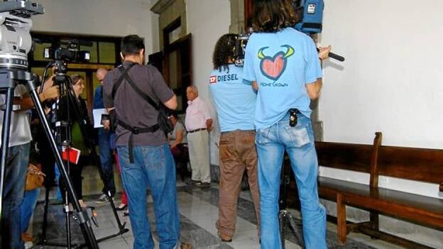 El grancanario que violó a su hija durante 16 años se casa en prisión